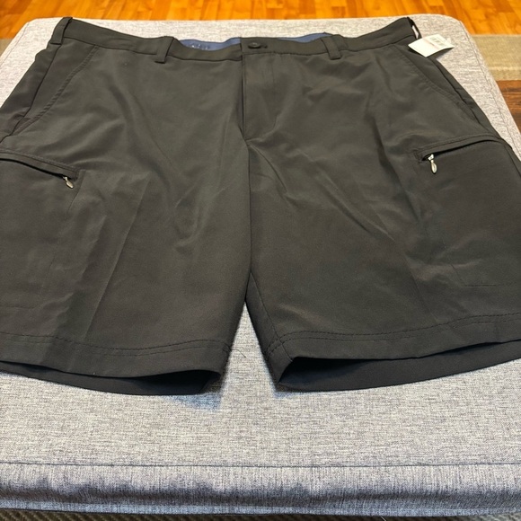 IZOD SWINGFLEX STRAIGHT FIT STRETCH GOLF SHORTS - BLACK - Picture 2 of 7